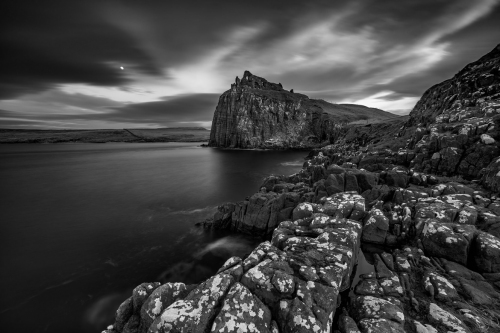 Duntulm_Castle_5_Mono-Isle-of_Skye