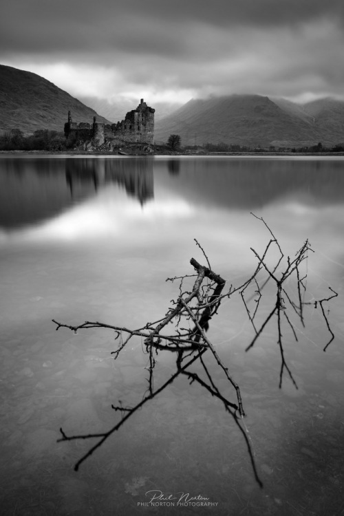 Kilchurn_Castle_Mono-Scotland