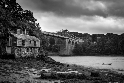 Menai_Bridge_Mono-Anglesey