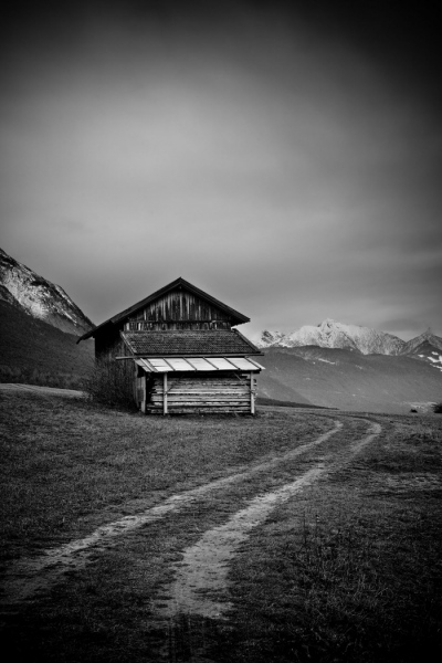 Winter_Hut_Mono_Austria