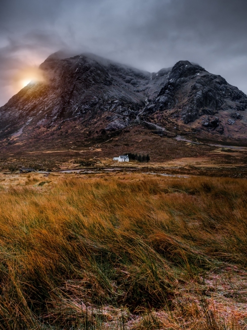 Llagangarbuh_Hut_Sunrise-Glencoe_Scotland