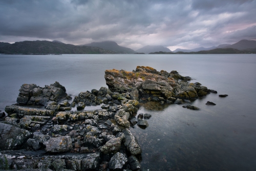 Loch_Shieldaig_Rocks-Torridon