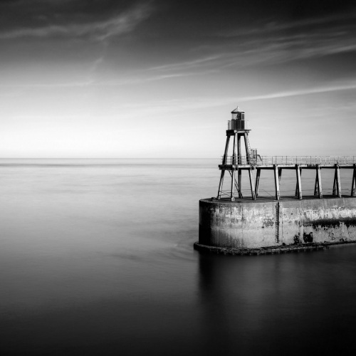 Whitby_Pier_Square_1-N_Yorkshire