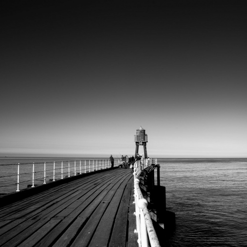 Whitby_Pier_Square_2-N_Yorkshire