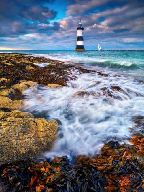 Penmon_Lighthouse_Sailing-Anglesey_Wales