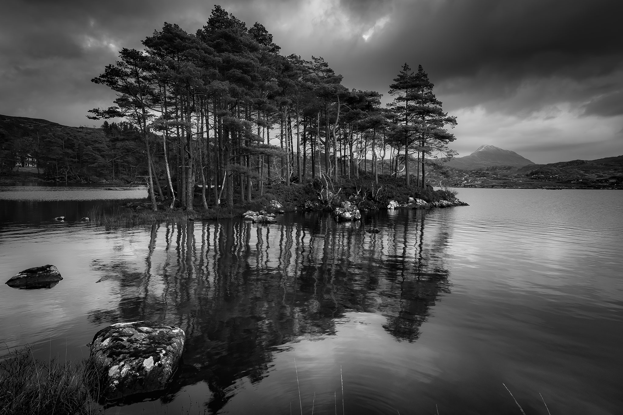 Loch_Druim_Suardalain_Mono_Assynt-Scotland