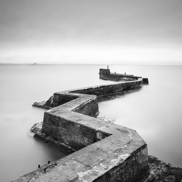 Black and White Minimal Photography Guide - Image 8