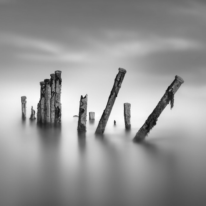 Black and White Minimal Photography Guide - Image 4