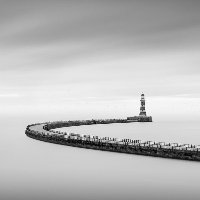 Black and White Minimal Photography Guide - Image 3