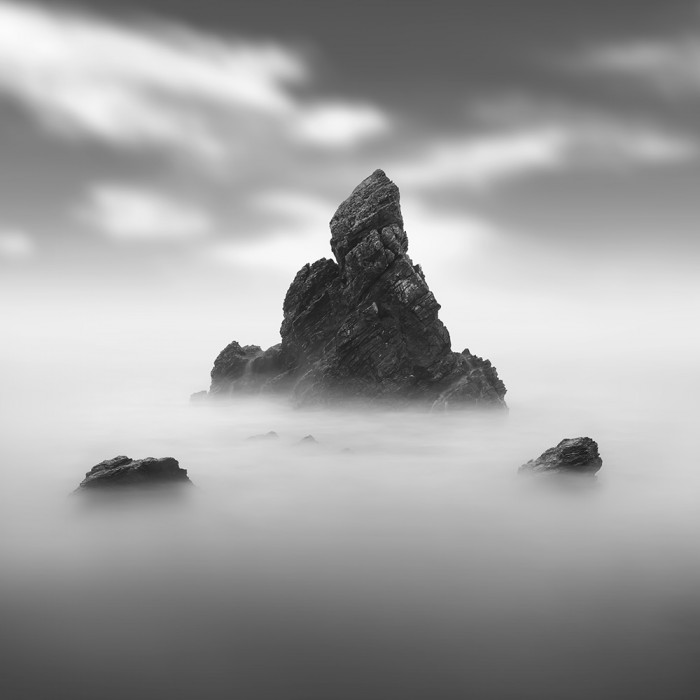 Black and White Minimal Photography Guide - Image 6