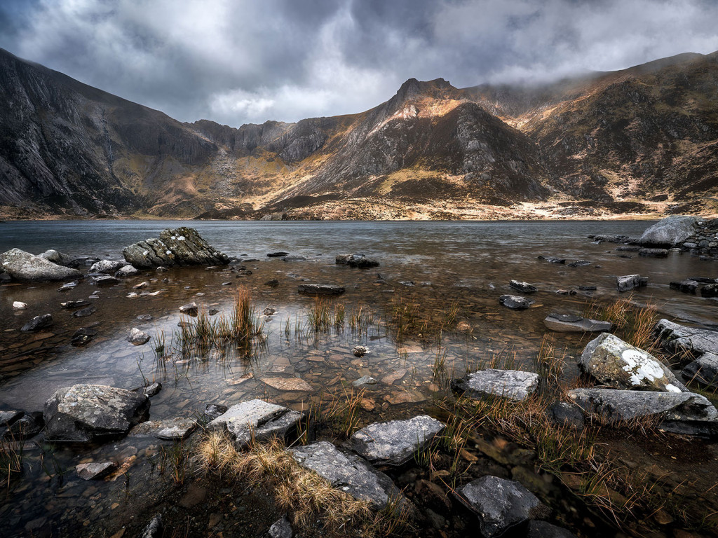 Cwm Idwal Moody-Snowdonia (Eryri)